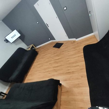 3030 Jana Spychalskiego 32 - Tanie Pokoje W Apartamencie - Samodzielne Zameldowanie - Self Check In Poznań Eksteriør billede