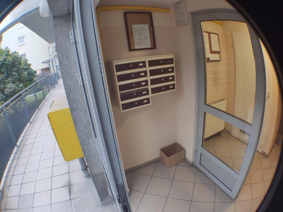 3030 Jana Spychalskiego 32 - Tanie Pokoje W Apartamencie - Samodzielne Zameldowanie - Self Check In Poznań Eksteriør billede