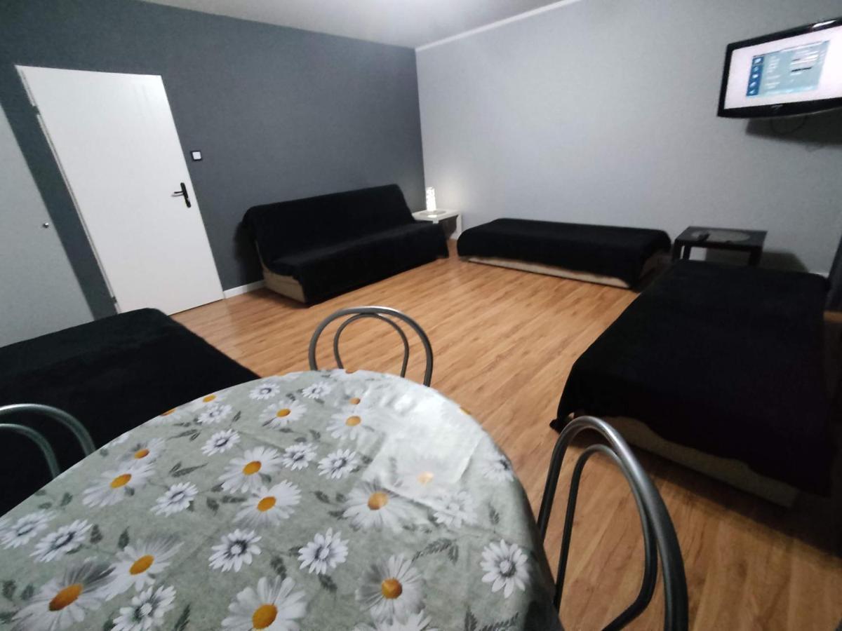 3030 Jana Spychalskiego 32 - Tanie Pokoje W Apartamencie - Samodzielne Zameldowanie - Self Check In Poznań Eksteriør billede