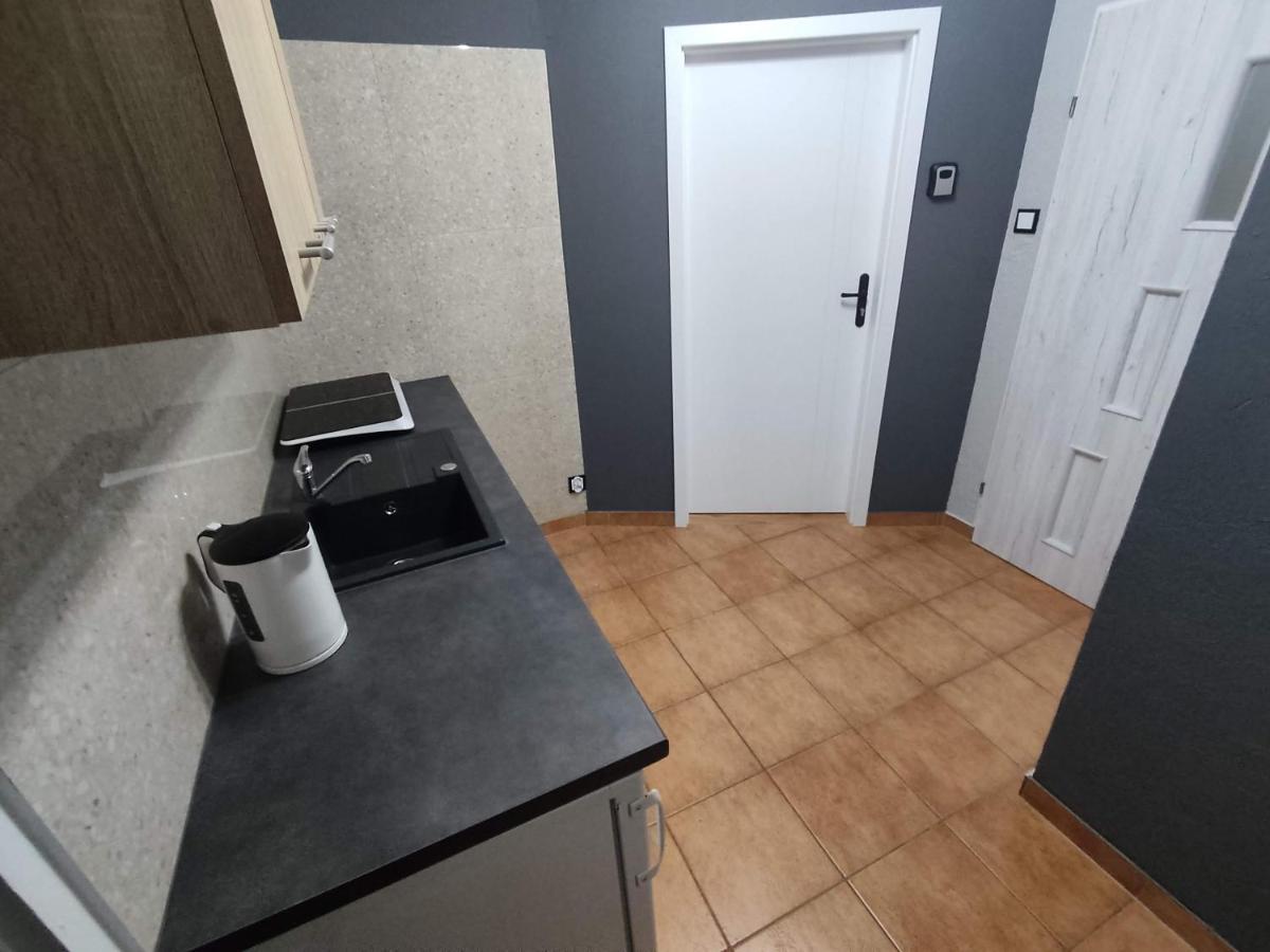 3030 Jana Spychalskiego 32 - Tanie Pokoje W Apartamencie - Samodzielne Zameldowanie - Self Check In Poznań Eksteriør billede