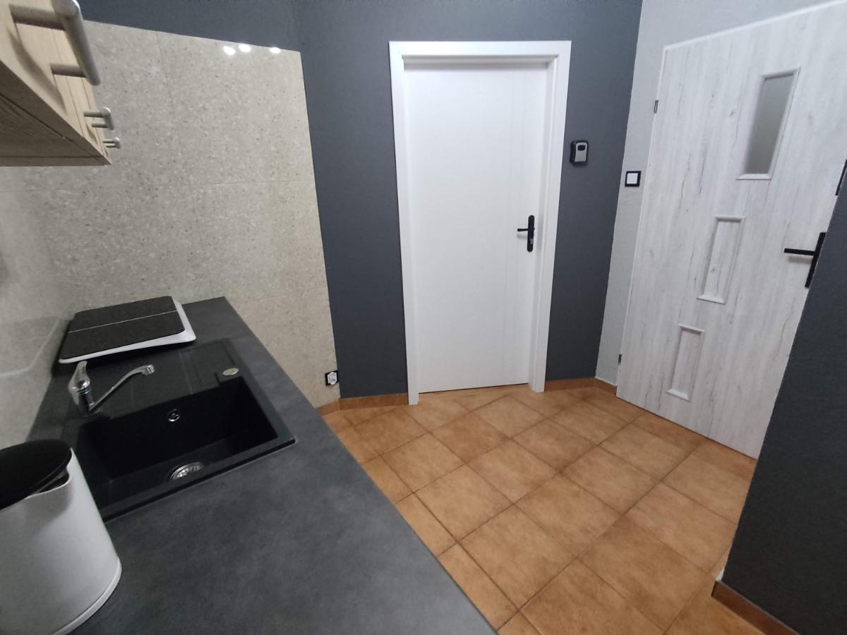 3030 Jana Spychalskiego 32 - Tanie Pokoje W Apartamencie - Samodzielne Zameldowanie - Self Check In Poznań Eksteriør billede