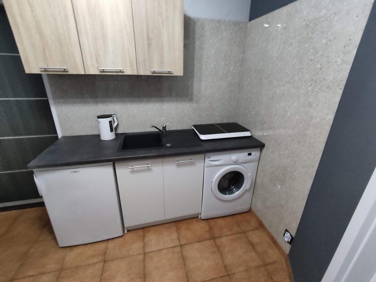 3030 Jana Spychalskiego 32 - Tanie Pokoje W Apartamencie - Samodzielne Zameldowanie - Self Check In Poznań Eksteriør billede