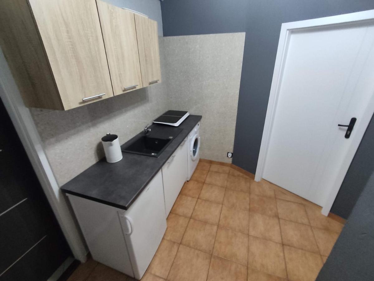 3030 Jana Spychalskiego 32 - Tanie Pokoje W Apartamencie - Samodzielne Zameldowanie - Self Check In Poznań Eksteriør billede