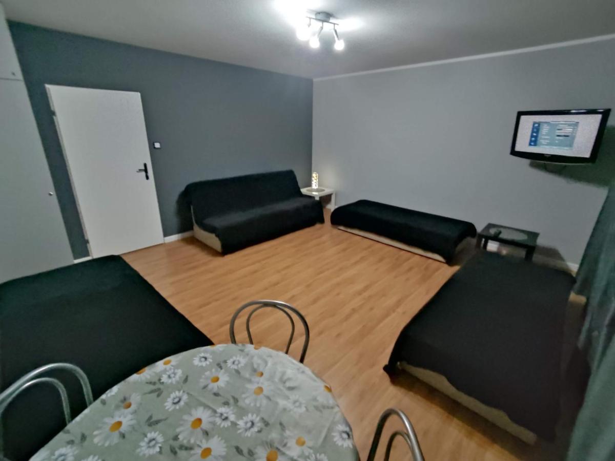 3030 Jana Spychalskiego 32 - Tanie Pokoje W Apartamencie - Samodzielne Zameldowanie - Self Check In Poznań Eksteriør billede